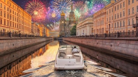 Праздничный салют ВМФ с уникального ракурса арендованного теплохода
